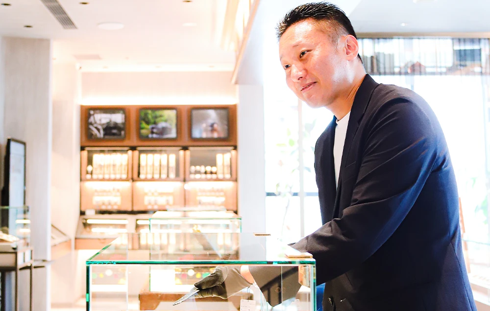 時計担当　海野