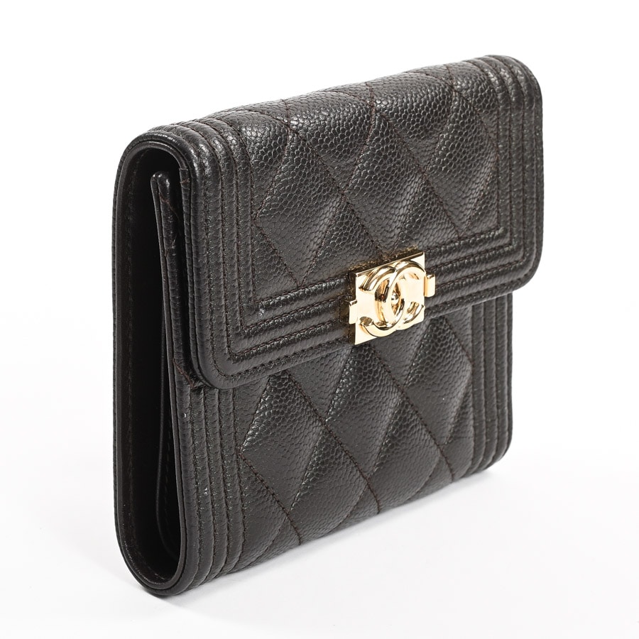 シャネルボーイシャネルミディアムウォレット