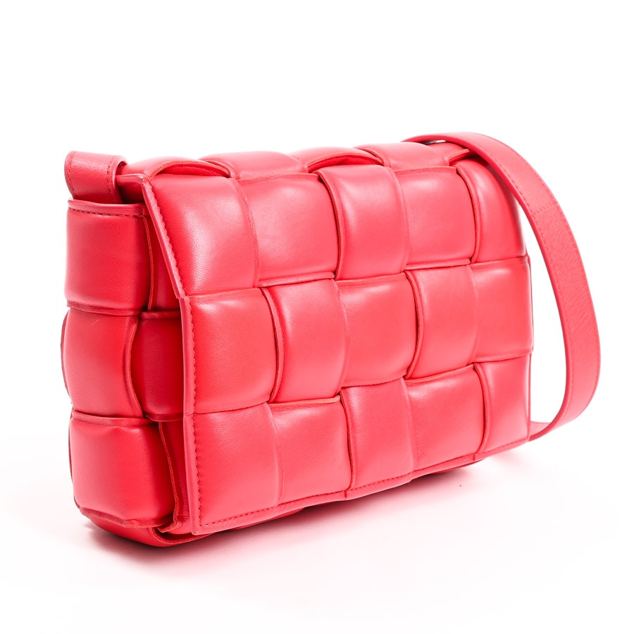 三越伊勢丹 | Bottega Veneta/ボッテガ・ヴェネタ_Women通販 | スモール パデッド カセット【送料無料】【店頭受取可能】 |  ISETAN MITSUKOSHI LUXURY