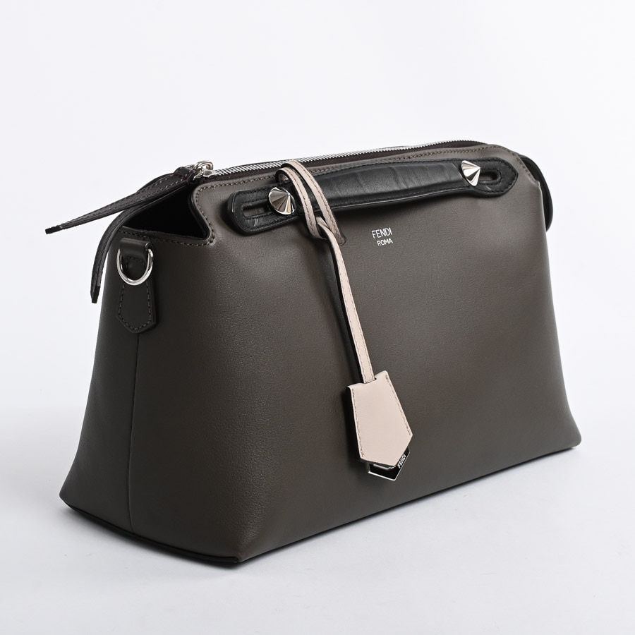 FENDI FZQ768AUHWF1SB5 関税送料込 フェンディ フォールド プレシャスレザー ブラウン | Fendi