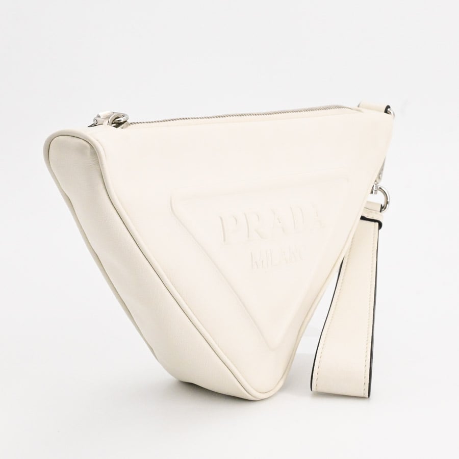 美品✨ プラダ トライアングルロゴ ホワイト レディース 23.5cm相当 PRADA プラダ トライアングルロゴ ボア ブランドオフ レザー