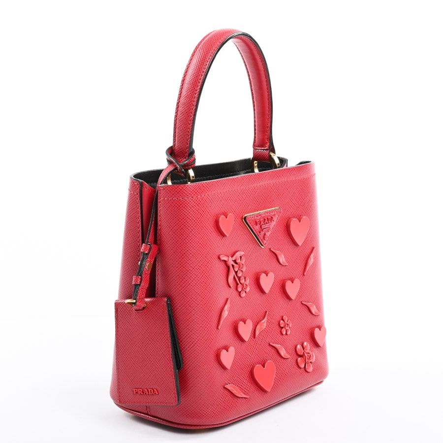 レア!! PRADA プラダ 赤 ハートプリント サンダル レア!! PRADA プラダ 赤 ハートプリント サンダル 【公式通販】