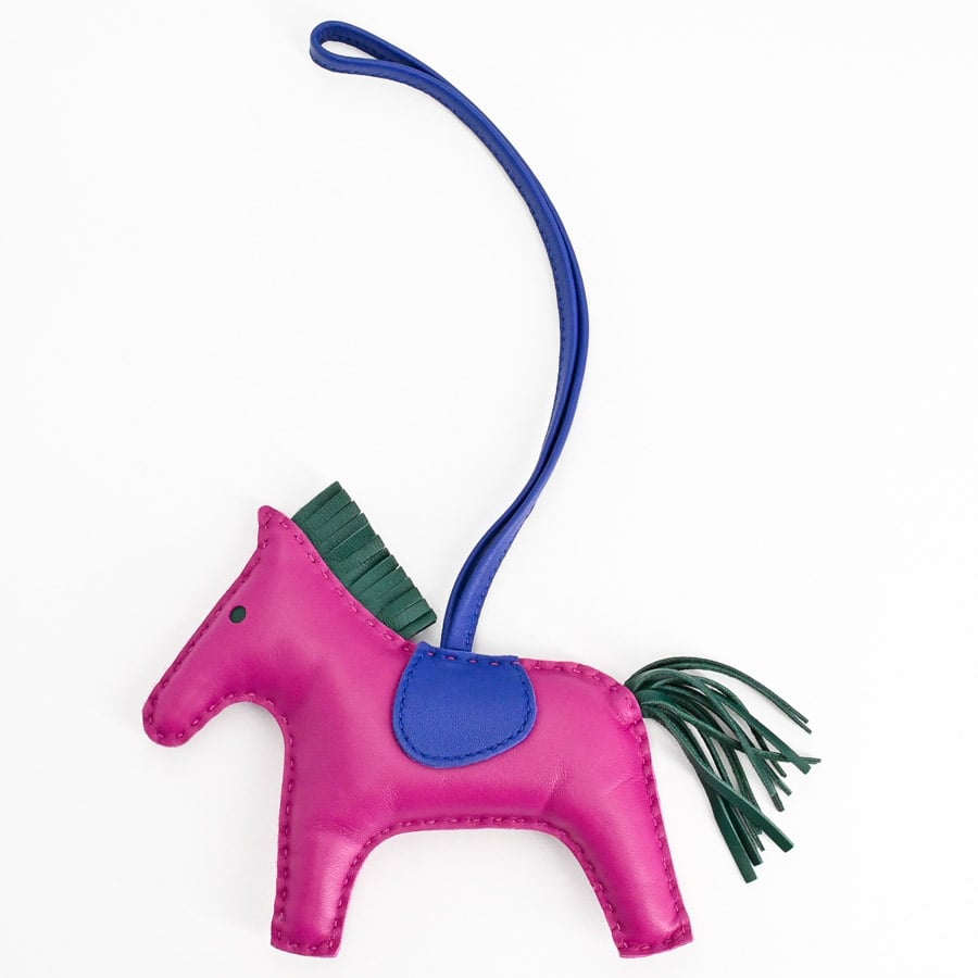 エルメス HERMES ロデオMM ローズパープル マラカイト ブルーエレクトリック チャーム アクセサリー アニョーミロ アニョーミロ レディース ピンク系 / ブルー系 / グリーン系 【中古】 ロデオMM | 中古A品| ユニセックス│エルメス 【公式】 ブランド品通販