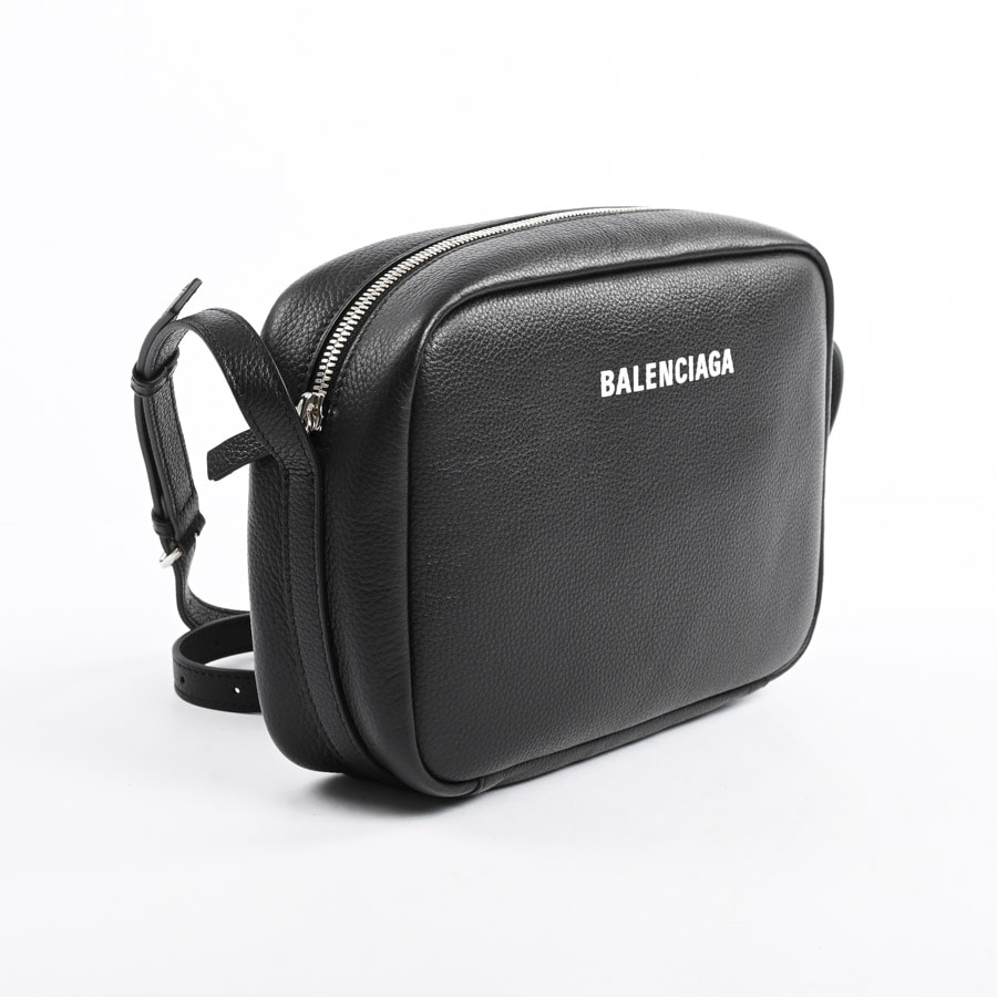 エブリデイカメラバッグ | 679267 | クロスショルダーバッグ | 型押し