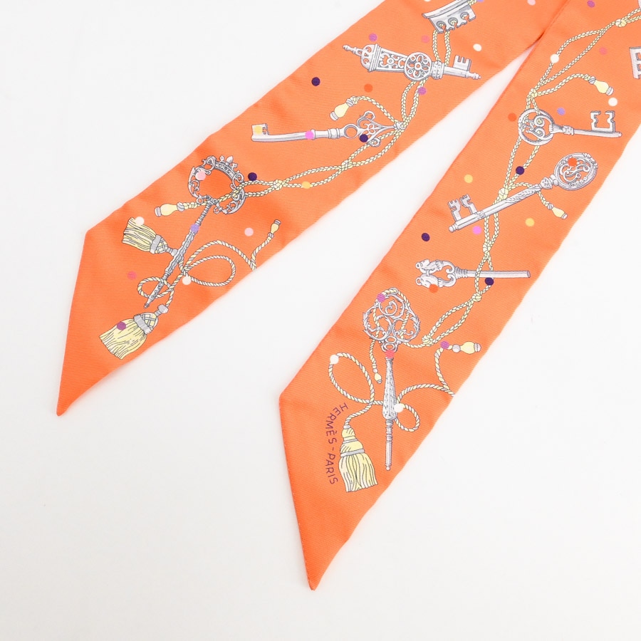 エルメス　ツイリー　オレンジ ⭐️美品⭐️ エルメス ツイリー 鐙リミックス スカーフ オレンジ 2021