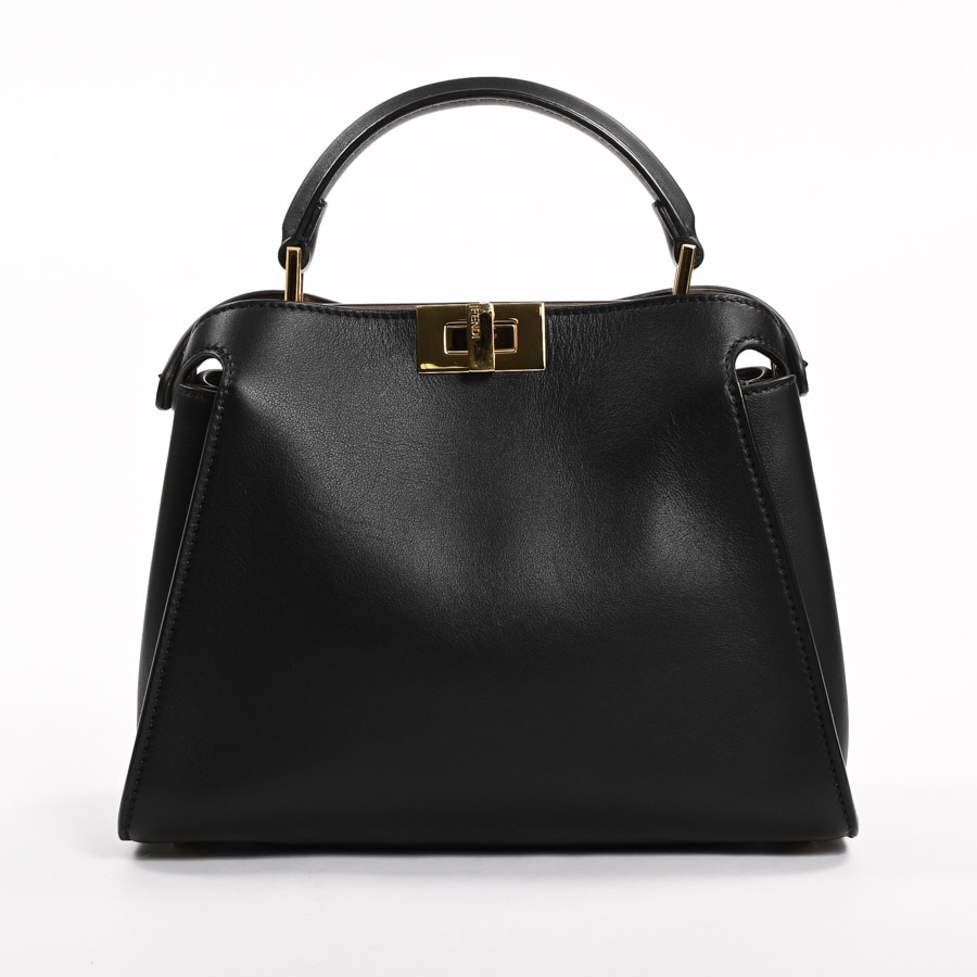 FENDI フェンディピーカブーエッセンシャリースモール 黒ブラック