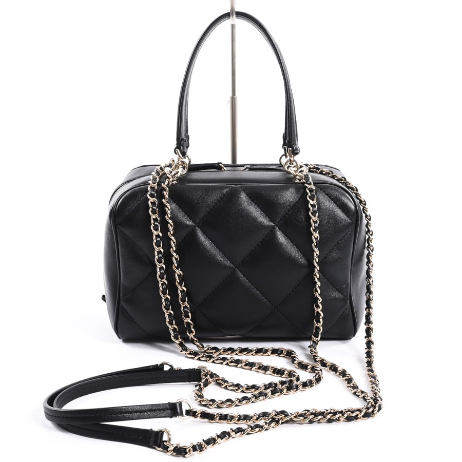 【使い勝手のよいサイズ♡】CHANEL ボーリングバッグ ラージ ボーリング バッグ、グレインド シャイニー カーフスキン