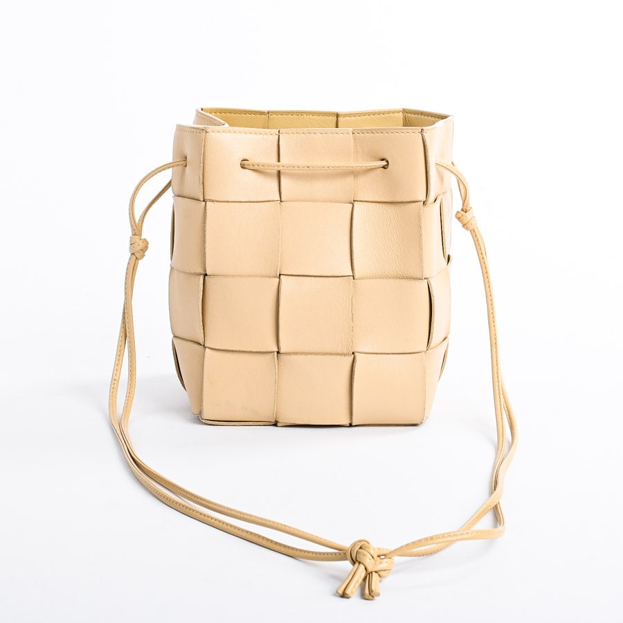スモールカセットバケットバッグ | 680218 | ショルダーバッグ