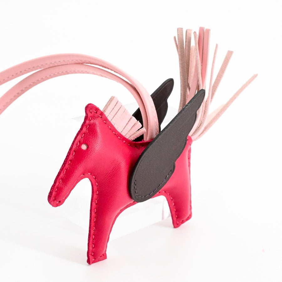 【nao】エルメス　ペガサスチャーム PM ローズサクラ　フランボワーズ nao】エルメス ペガサスチャーム PM ローズサクラ フランボワーズ