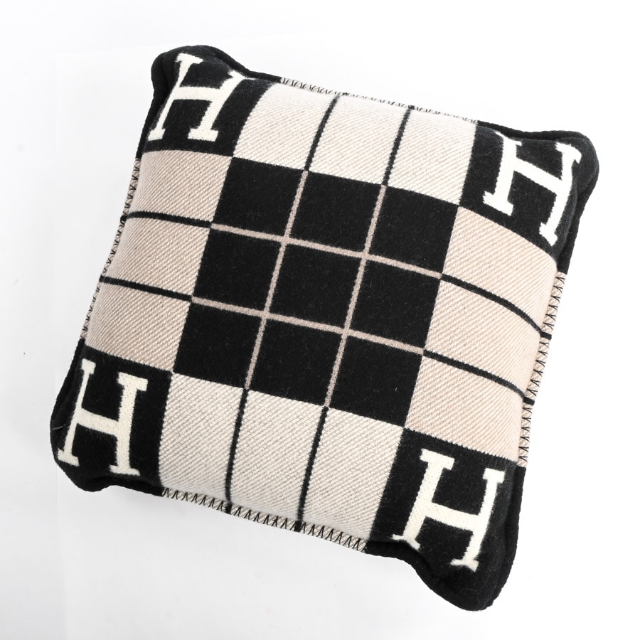 アヴァロン3PM(約W52xH52cm ブラック/ベージュ): ブランド小物【公式