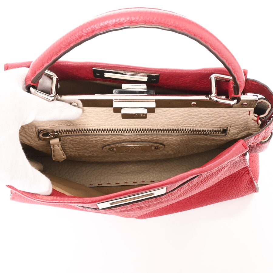 フェンディFENDI 8BN226 レザー ピーカブー ミディアム　ハンドバッグ FENDI フェンディ 8BN226 ピーカブー ミディアム ブラック