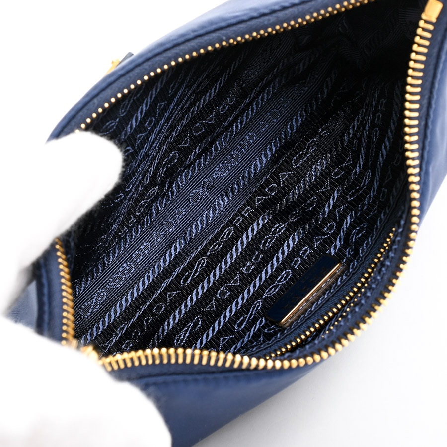 【らら】PRADA Re-Edition2005Re-Nylonミニバッグ Black Prada Re-edition 2005 Re-nylon And Saffiano Mini Bag | PRADA