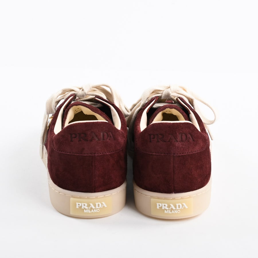 PRADA レッド スエード スニーカー スニーカー | 2EE394 | スウェード | 未使用品| メンズ│プラダ 【公式