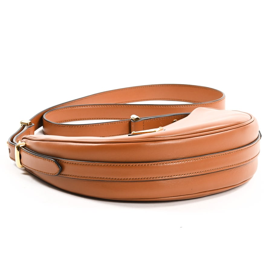 PRADA(プラダ) ショルダーバッグ アーケ スモール レザー ショルダーバッグ 1BC194 ブラウン レザー Cognac Prada Arqué small leather shoulder bag | PRADA - Japan