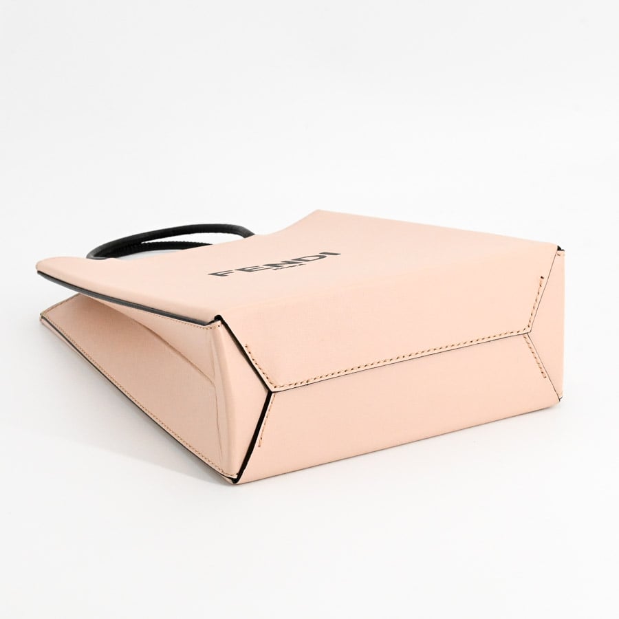FENDIショッピングバッグスモール　新品未使用品 2025年最新】Yahoo!オークション -fendi ロゴ ショッピング