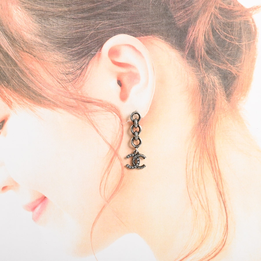 CHANELシルバーチャームピアス ココマーク ピアス(チャーム:最大約W14xH38mm シルバー): ブランド