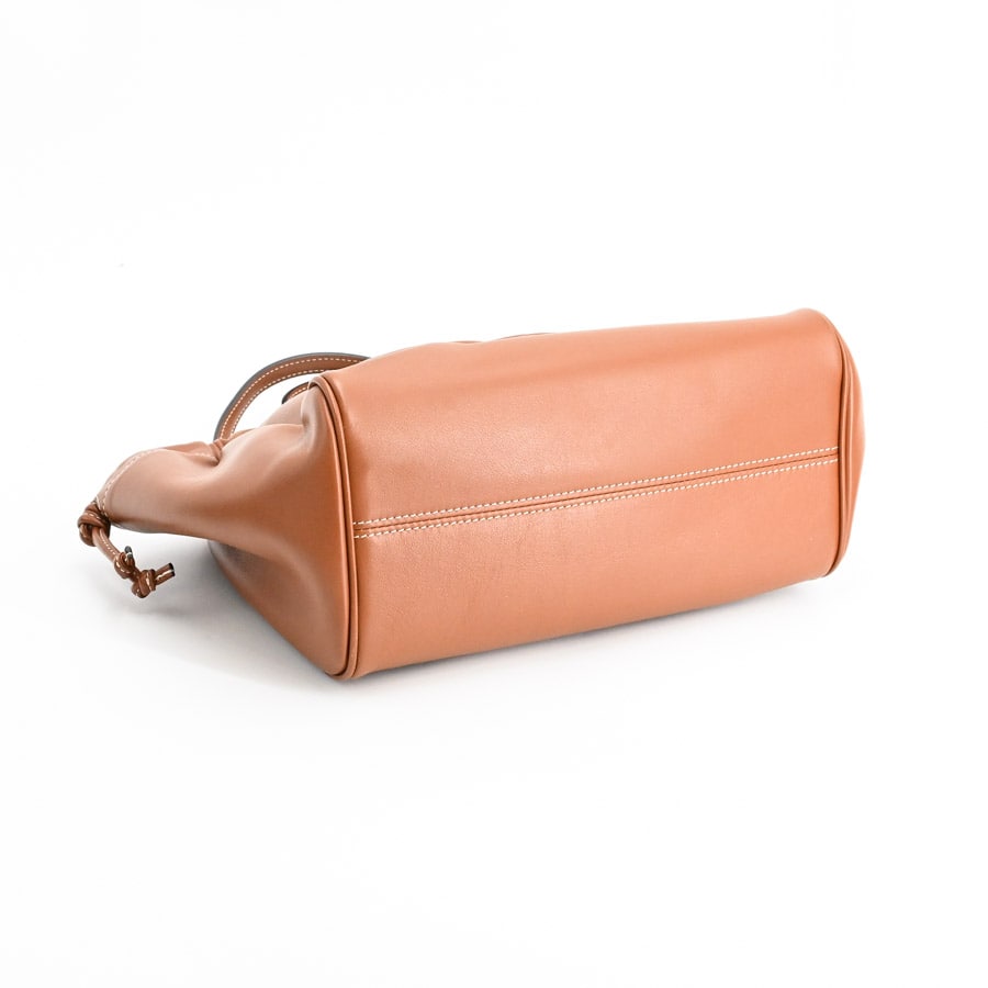 【CELINE】トリオンフ ドローストリング スモール キュイルトリオンフスモールカバドローストリングバッグ | 111013