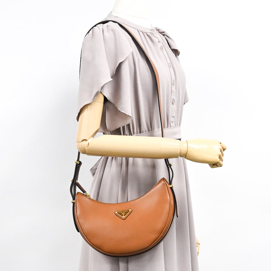 プラダ | アーケレザーショルダーバッグ | 1BC194 | ショルダーバッグ