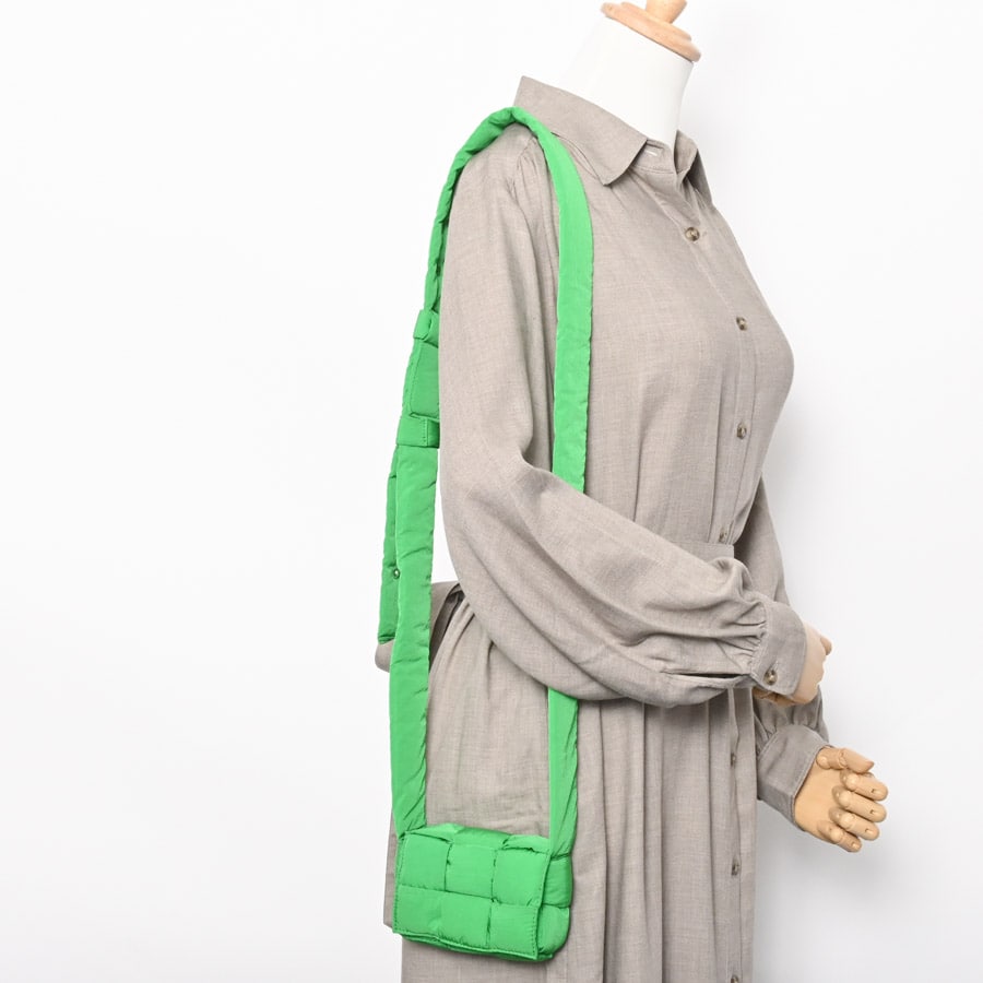 未使用級✨ ボッテガ パデッドテックカセット ショルダー キャンディ グリーン ボッテガヴェネタ(BOTTEGA VENETA)ボッテガヴェネタ キャンディ