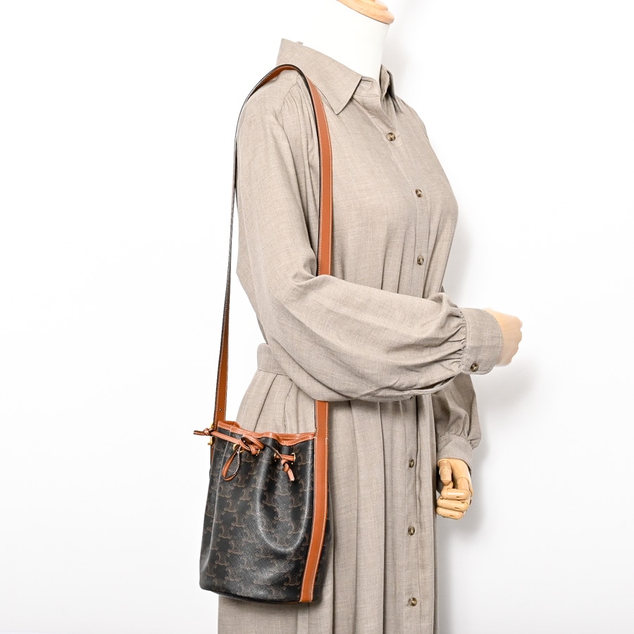 CELINE セリーヌ Triompheドローストリングバケット【新品同様】 CELINE - 新品同様 セリーヌ トリオンフ スモール ドロー