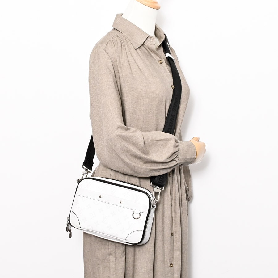 LOUIS VUITTON ショルダーバッグ アルファメッセンジャー ブロン 白 LOUIS VUITTON ショルダーバッグ アルファメッセンジャー ブロン 白