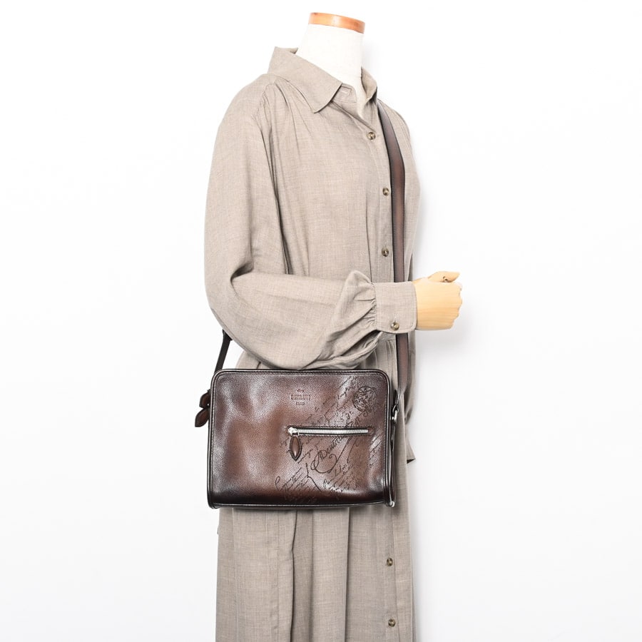 ジュルナリエスクリットレザーメッセンジャーバッグ | M244512