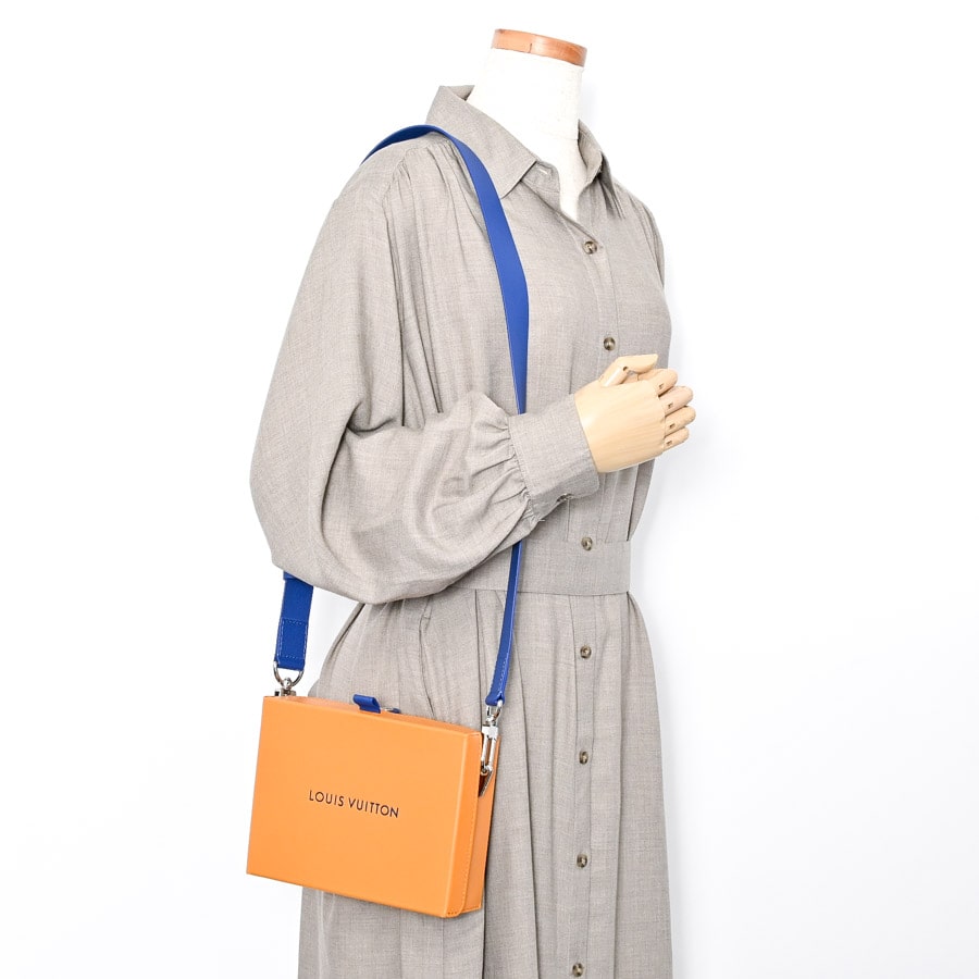 ショッパークラッチ(約W20xH15xD7cm(実寸) サフラン): ブランド ショッパークラッチ(約W20xH15xD7cm(実寸) サフラン): ブランド