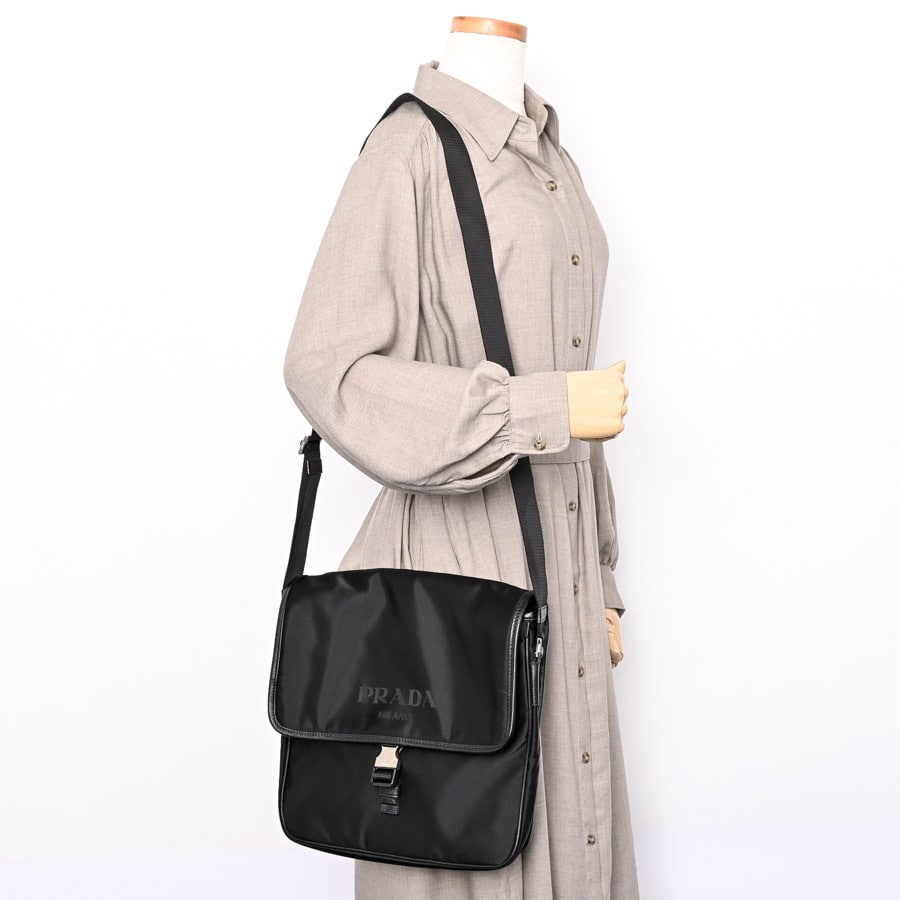 プラダ　メッセンジャーバック メッセンジャーバッグ(約W28xH28xD7cm(実寸) ブラック): ブランド