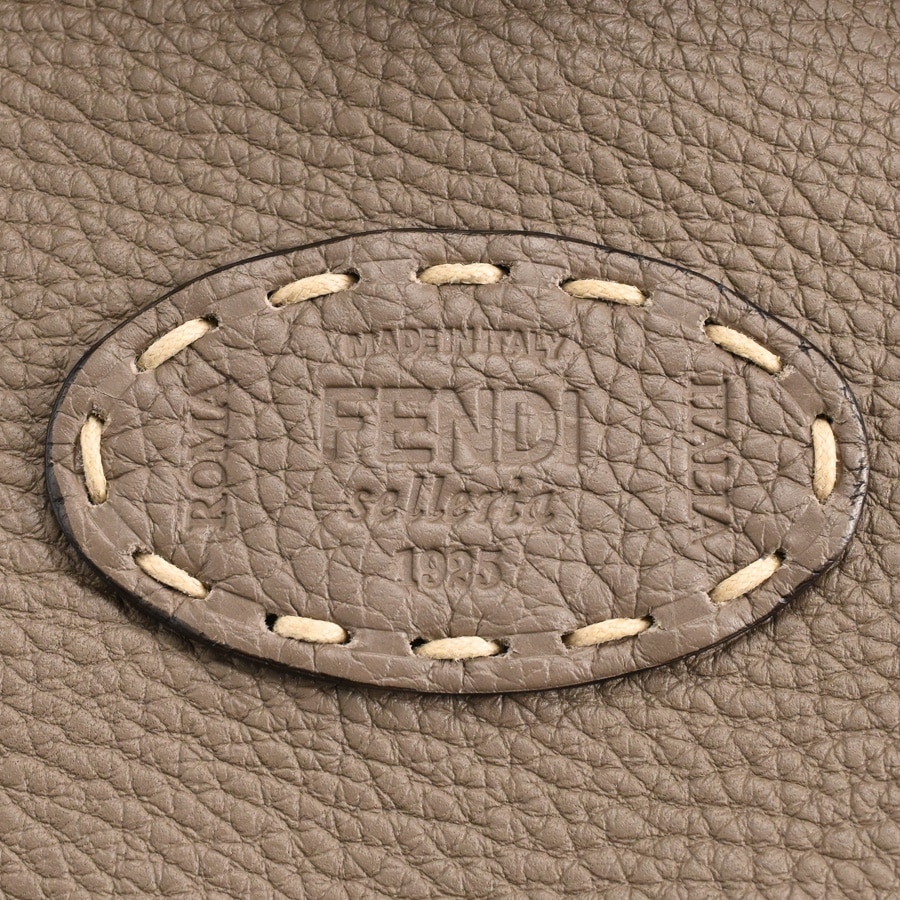【中古】FENDI　フェンディ　ハンドバッグ　ピーカブー アイシーユー ミディアム キャンバス レザー ブラック ホワイト 　金具ゴールド＿s13＿s-0394-r13 FENDI - 【中古】FENDI フェンディ ハンドバッグ ピーカブー アイシー
