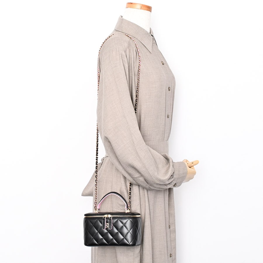 シャネル ミニヴァニティチェーンショルダーバッグ AP2199 62399 CHANEL（シャネル） ミニヴァニティチェーンショルダーバッグ