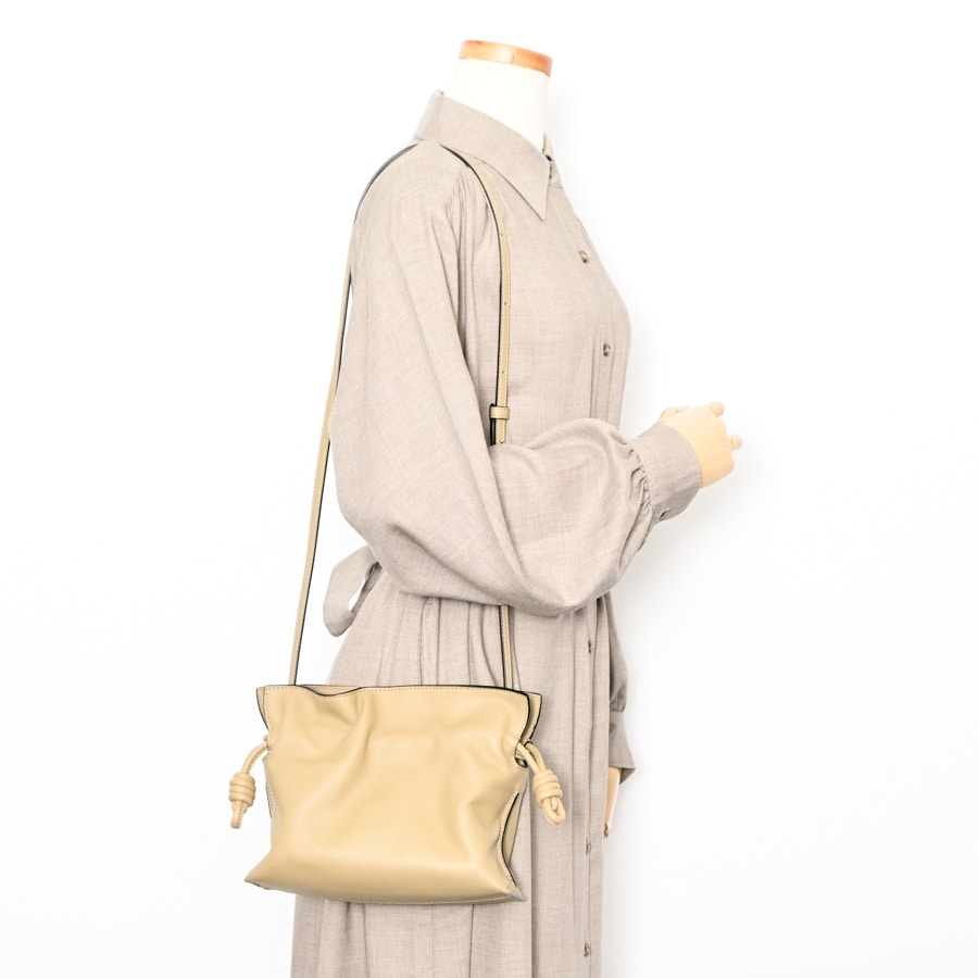 フラメンコクラッチミニ(約W23.9xH18xD9cm ベージュ): ブランドバッグ