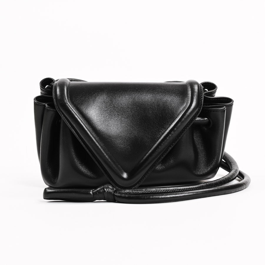 ビークスモールショルダー ブラック 約W18xH15xD8cm(実寸)