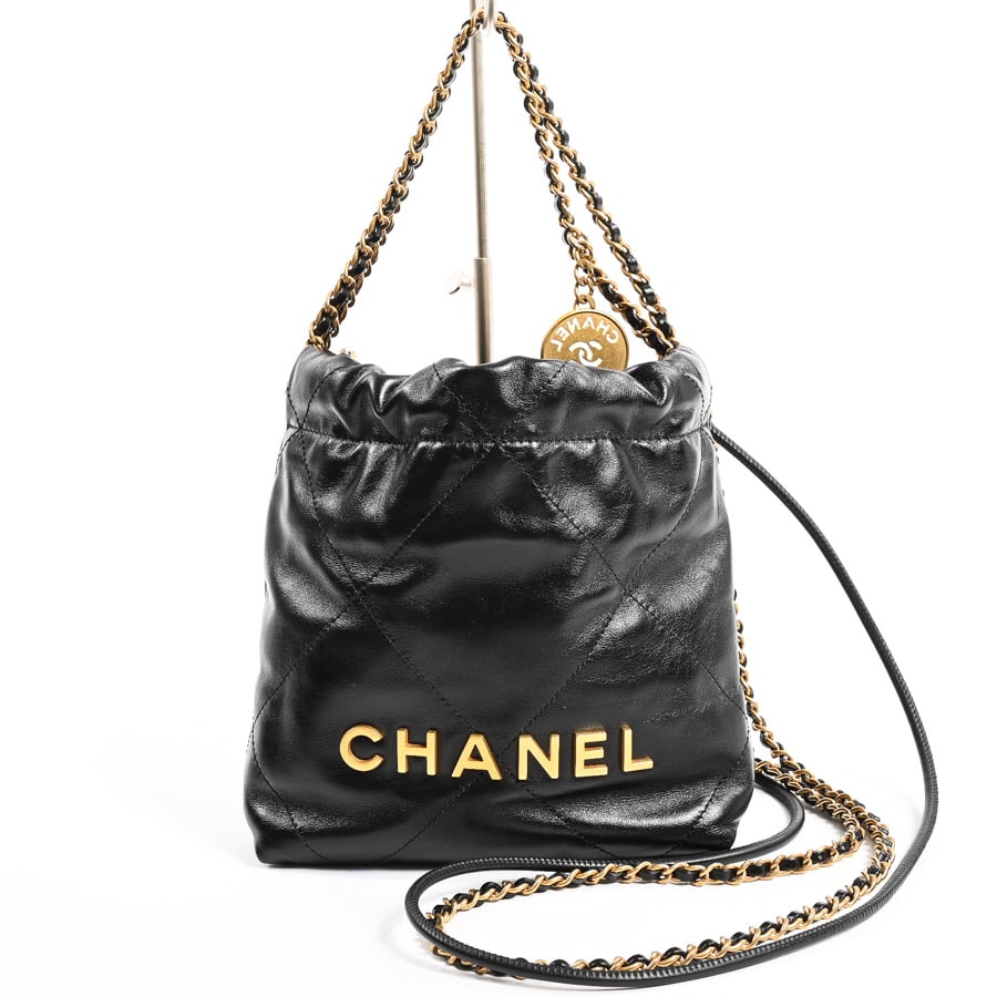 CHANEL22ミニハンドバッグ ブラック 約W17xH17xD6cm(実寸)