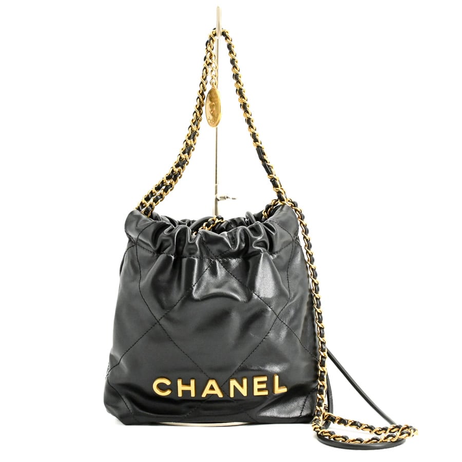CHANEL22ミニハンドバッグ ブラック 約W16xH18xD6cm(実寸)