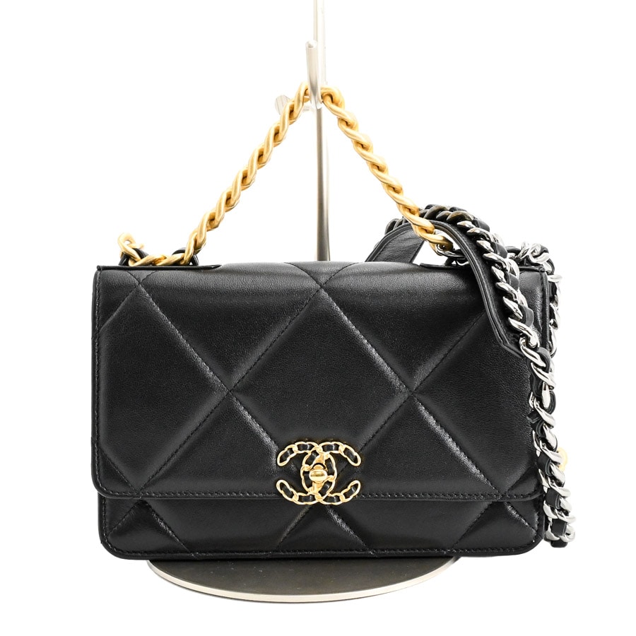 CHANEL19チェーンウォレット ブラック 約W19xH12cm(実寸)