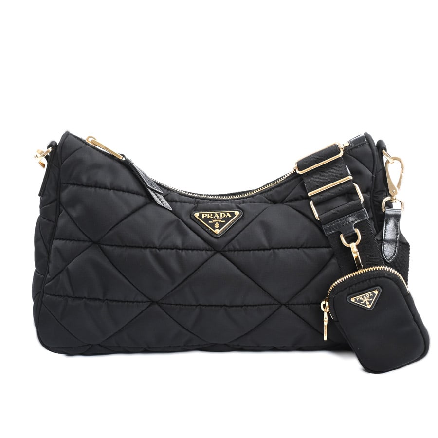 ラージパデッドRe-Nylonバッグ ブラック 約W32xH20xD4cm(実寸)