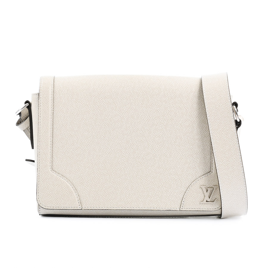 ニューフラップメッセンジャー ベージュ 約W28xH21xD4cm(実寸)
