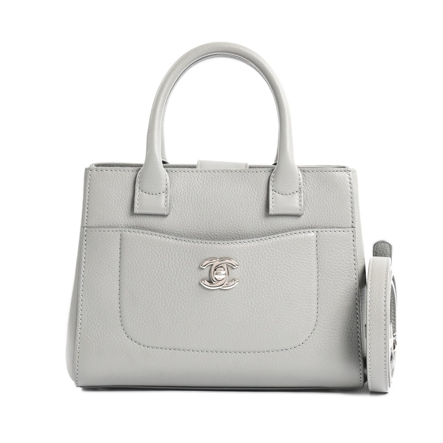 【中古AB品】  シャネル ネオエグゼクティブスモールトート  A69929 型押しレザー 新宿歌舞伎町店