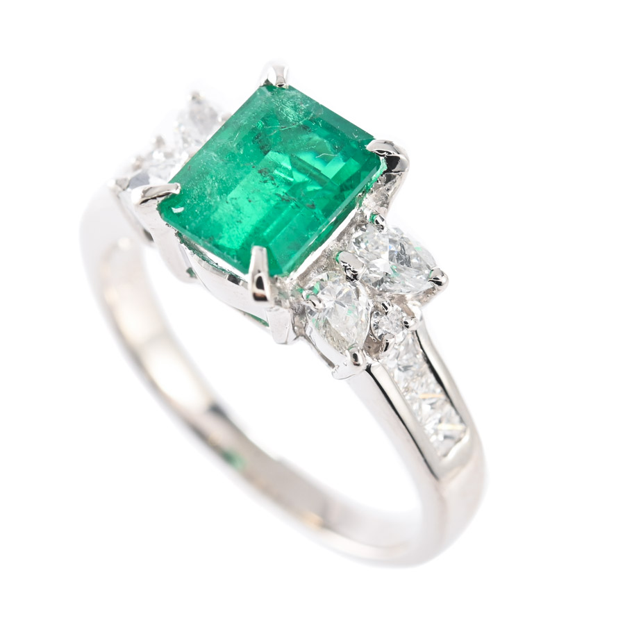 【中古A品】  ノンブランドジュエリー エメラルド リング   プラチナ900 横浜関内店