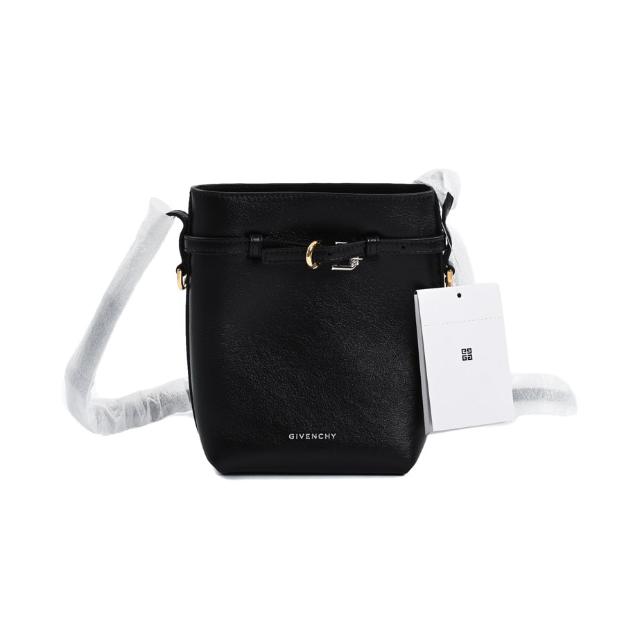 【未使用品】  ジバンシー ヴォワイユーフォンポーチ  BB60NAB1Q7001 カーフ 新宿歌舞伎町店